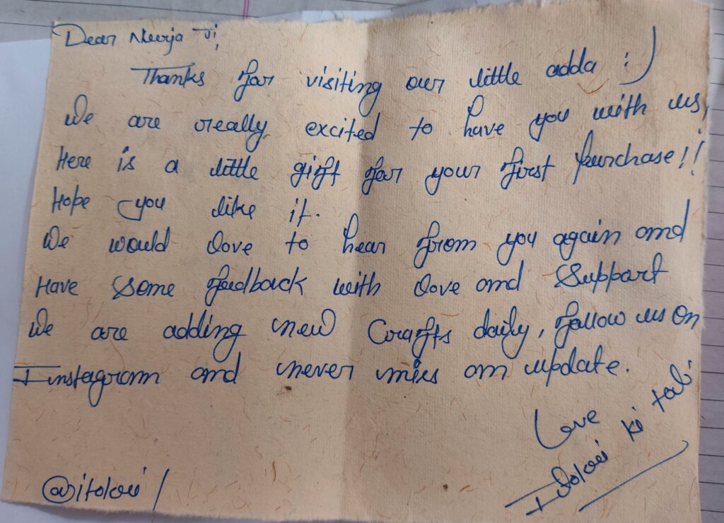 Handwritten thank-you note from iTokri placed beside eco-friendly packaging, reflecting the brand's personal touch and care.